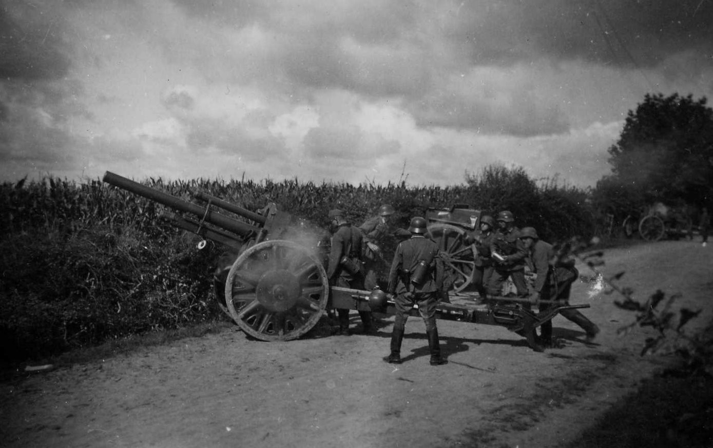 18 вели. Германия: 105-мм гаубица lefh18. Немецкая гаубица 105 мм ВОВ. Германская гаубица LEFH 18 на конной тяге. Гаубица LEFH 43 вермахта.